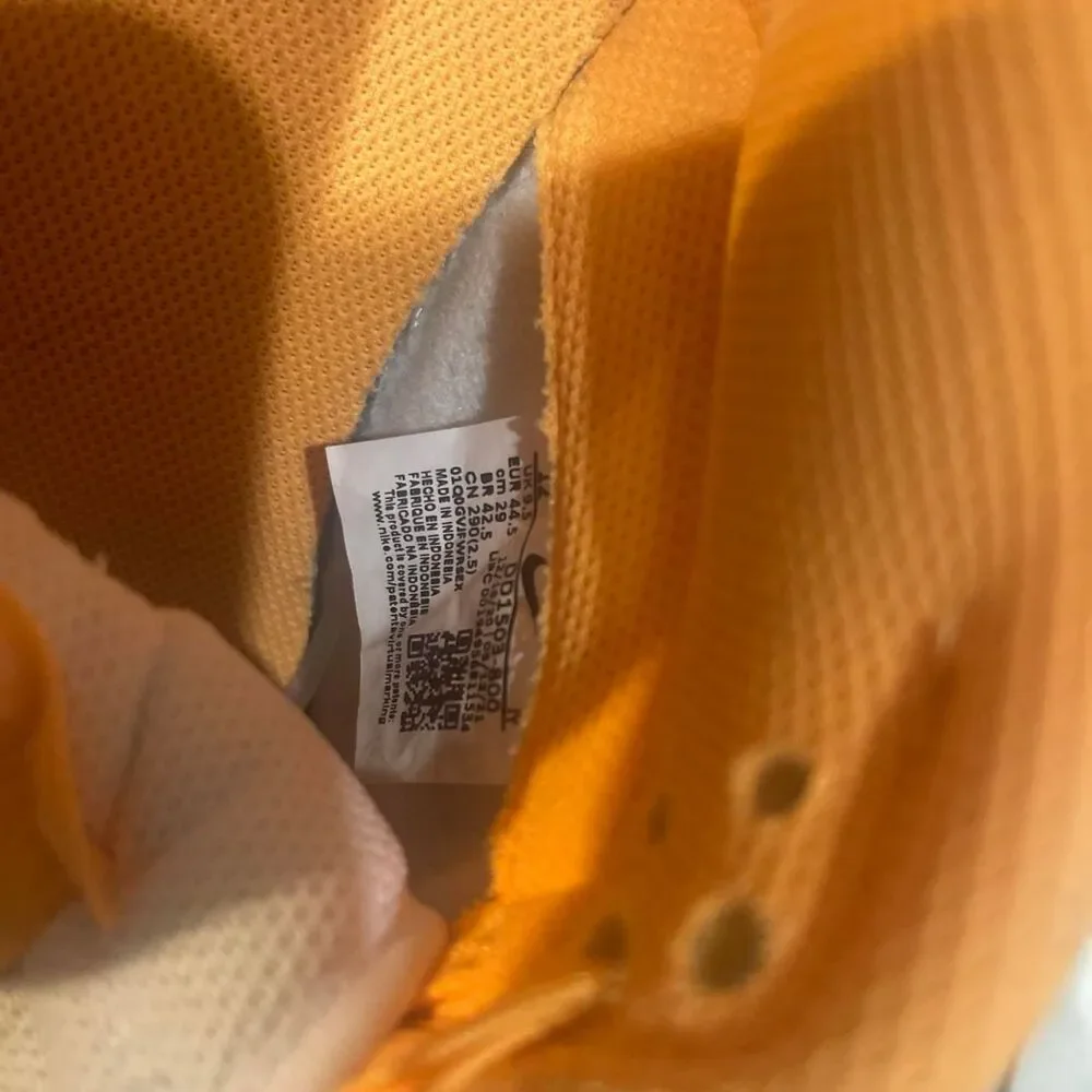 Nike Men's Orange and Yellow Trainers